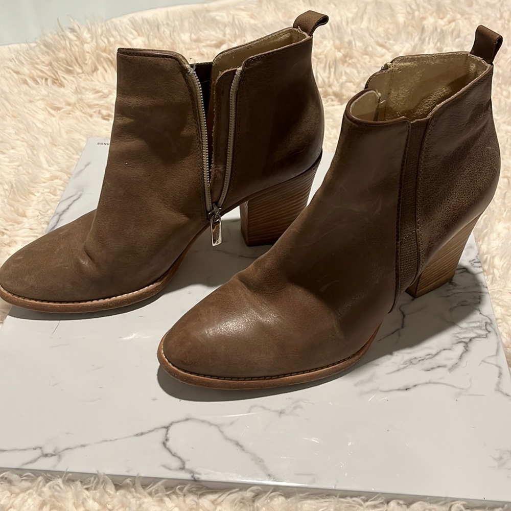 Aquatalia brown booties size 9